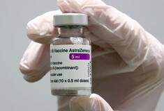 Μαγιορκίνης για AstraZeneca: Το όφελος από τον εμβολιασμό ήταν κατά χιλιάδες φορές υψηλότερο