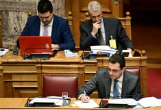 Βουλή: Υπερψηφίστηκε το νομοσχέδιο για την αντιμετώπιση της ακρίβειας.	