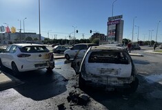 Θεσσαλονίκη: Στις φλόγες ΙΧ έξω από εμπορικό κέντρο- Κίνδύνευσε ο οδηγός