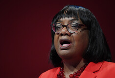 Νταιάν Άμποτ: Απαγορεύτηκε στην πρώτη μαύρη γυναίκα βουλευτή της Βρετανίας να είναι υποψήφια στις εκλογές