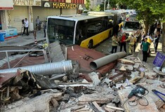 Κατάρρευση κτιρίου στην Κωνσταντινούπολη: Τη διαρροή φυσικού αερίου εξετάζουν οι αρχές – Δύο συλλήψεις