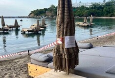 Ρόδος: Αυτόφωρο και πρόστιμο 28.560 ευρώ στο beach bar για τις ομπρέλες στη θάλασσα