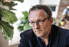 Θρίλερ στη Σύμη: Νεκρός ο παρουσιαστής του BBC Μάικλ Μόσλι - Βρέθηκε μπρούμυτα λίγα μέτρα πίσω από μπιτς μπαρ