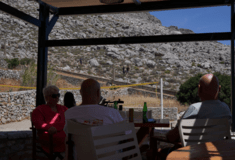 Μάικλ Μόσλι: Στο νοσοκομείο της Ρόδου για την διενέργεια νεκροψίας-νεκροτομής θα μεταφερθεί η σορός του Βρετανού παρουσιαστή 