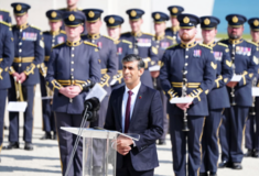  Ρίσι Σούνακ: Δηλώνει ότι δεν θα παραιτηθεί μετά την γκάφα του κατά τις εκδηλώσεις της 80ής επετείου της Απόβασης στη Νορμανδία