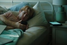 See Saw: Μια αιχμηρή, σκοτεινή κωμωδία θίγει τα ζητήματα της ιδιωτικής ζωής και της θέασης