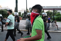 Ένας χρόνος από το πολύνεκρο ναυάγιο στην Πύλο- Εικόνες από την πορεία στο κέντρο της Αθήνας