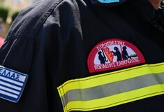 Χίος: Απεγκλωβισμός οικογένειας τουριστών από την πυροσβεστική
