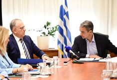 Μητσοτάκης στο υπουργείο Ανάπτυξης: Τα έκτακτα μέτρα κατά της ακρίβειας θα συνεχιστούν για έξι μήνες