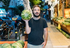 Στα Μαναβάκια μπορείς να βρεις φρούτα και στις τρεις τα ξημερώματα