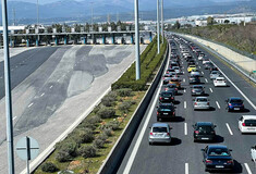 Τροχαίο στην Αττική Οδό: Σύγκρουση οχημάτων στην Περιφερειακή Υμηττού- Κυκλοφοριακα προβλήματα 