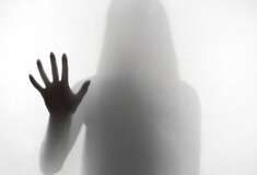 Ο δημοσιογράφος της ΕΡΤ προκάλεσε κατάγματα στο πρόσωπο της συντρόφου του