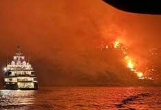 Ύδρα: Εντοπίστηκαν υπολείμματα από κροτίδες στην παραλία - Κοντά στο σημείο που ξεκίνησε η φωτιά