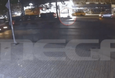 Λεωφόρος Αθηνών: Για 10 ολόκληρα λεπτά η 17χρονη ήταν αβοήθητη στην άσφαλτο