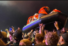 Έργο του Banksy για το μεταναστευτικό στο Glastonbury