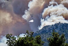 Φωτιά στην Πάρνηθα: Πληροφορίες για έκρηξη σε πυλώνα του ΔΕΔΔΗΕ