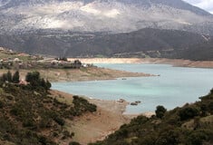 Υποχωρεί η στάθμη των υδάτων στη λίμνη του Μόρνου - Δορυφορικές εικόνες 