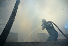 Ο καπνός από τη φωτιά στην Κερατέα έχει φτάσει στην Κρήτη