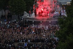 Σε αχαρτογράφητα νερά η Γαλλία: Τα βλέμματα σε Μακρόν και Μελανσόν για τον β’ γύρο εκλογών