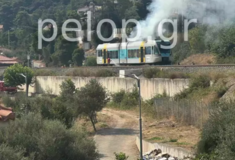Φωτιά σε βαγόνι του Προαστιακού στην Ακράτα