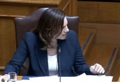 Η Θεανώ Φωτίου έβρισε την Όλγα Κεφαλογιάννη στη Βουλή- Η απάντηση της υπουργού Τουρισμού