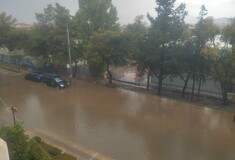 Καταιγίδα στην Αττική: Ισχυρή βροχόπτωση και κεραυνοί στα βόρεια προάστια