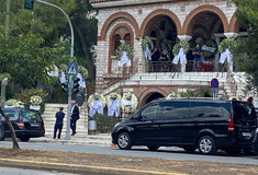 Εκτέλεση στο Ψυχικό: Σε κλίμα οδύνης η κηδεία του 54χρονου τοπογράφου 