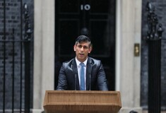 Βρετανία: Ο Ρίσι Σούνακ παραιτείται από την ηγεσία των Τόρις μετά την εκλογική συντριβή