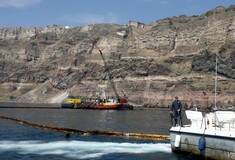Βυθίζεται ιστιοφόρο στη Σαντορίνη - Σε εξέλιξη επιχείρηση διάσωσης