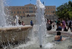 Ο καιρός σήμερα: Σε κλοιό καύσωνα με τον υδράργυρο στους 42 βαθμούς