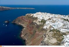 AFP: Η Σαντορίνη «το νησί του Instagram» πλήττεται από υπερτουρισμό