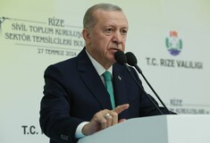 Ομοφοβικός Ερντογάν: Με κάλεσε ο Μακρόν, αλλά η 13χρονη εγγονή με προέτρεψε να μην πάω στην τελετή έναρξης λόγω των ΛΟΑΤΚΙ