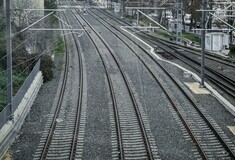 Φορτηγό συγκρούστηκε με τρένο στην Αυλίδα - Προσπάθειες απεγκλωβισμού 130 επιβατών