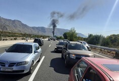 Ανατροπή βυτιοφόρου: Αποκολλήθηκε o τράκτορας και βρέθηκε στο αντίθετο ρεύμα 