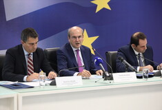 Ποια είναι τα 12 μέτρα αυξήσεων παροχών και τα 12 μειώσεων φόρων 