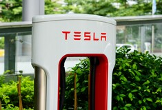 Σάλος με την Tesla στη Γερμανία: Διευθυντές επισκέπτονται εργαζομένους για να τσεκάρουν τις αναρρωτικές