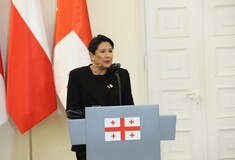 Γεωργία: Η πρόεδρος αρνήθηκε να υπογράψει τον νόμο που περιορίζει τα δικαιώματα της κοινότητας ΛΟΑΤΚΙ+