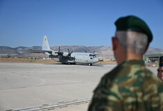 Στην Ελλάδα το C 130 με τους επαναπατρισθέντες από την Βηρυτό- Εικόνες μέσα από το αεροσκάφος
