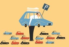 Γιατί η Αθήνα έχει μετατραπεί σε ένα τεράστιο πάρκινγκ; 