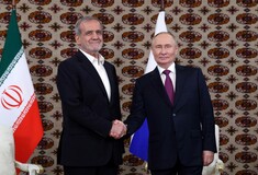 O Πούτιν περηφανεύεται για τους «πολύ στενούς» δεσμούς της Ρωσίας με το Ιράν