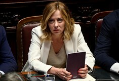 Μελόνι: Με νέο νόμο παρακάμπτει τις δικαστικές ενστάσεις για τη μεταφορά μεταναστών στην Αλβανία