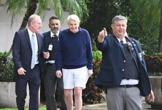 Abercrombie & Fitch: Εγγύηση 10 εκατ. δολαρίων και «βραχιολάκι» για τον Μάικ Τζέφρις - Στη φυλακή ο σύντροφός του