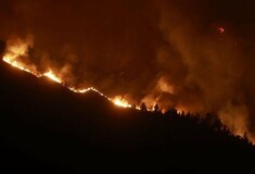 Μαίνεται για τρίτη μέρα η φωτιά στο Παγγαίο - Πυροσβέστες επιχειρούν σε απότομες χαράδρες και γκρεμούς 