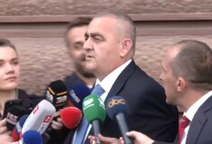Επίθεση με αυγά στον Φρέντι Μπελέρη