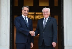Μητσοτάκης σε Σταϊνμάιερ για γερμανικές αποζημιώσεις: Τα ζητήματα αυτά είναι ακόμα πολύ «ζωντανά»