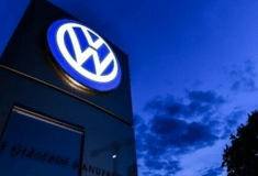 Volkswagen: Αναγκαίο το κλείσιμο εργοστασίων και οι απολύσεις μετά από πτώση 64% στα κέρδη