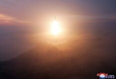 Βόρεια Κορέα: Τι μας λέει η προκλητική εκτόξευση πυραύλου που έσπασε όλα τα ρεκόρ
