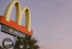Τι συμβαίνει με τα «ύπουλα» κρεμμύδια των McDonald’s που δηλητηριάζουν και σκοτώνουν