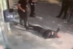 Μενίδι: Βίντεο ντοκουμέντο από την επίθεση του 18χρονου στην 72χρονη για τη σειρά στο ATM 