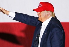Εκλογές ΗΠΑ: Μετά τους μετανάστες, ο Τραμπ επιτίθεται στην τρανς κοινότητα 